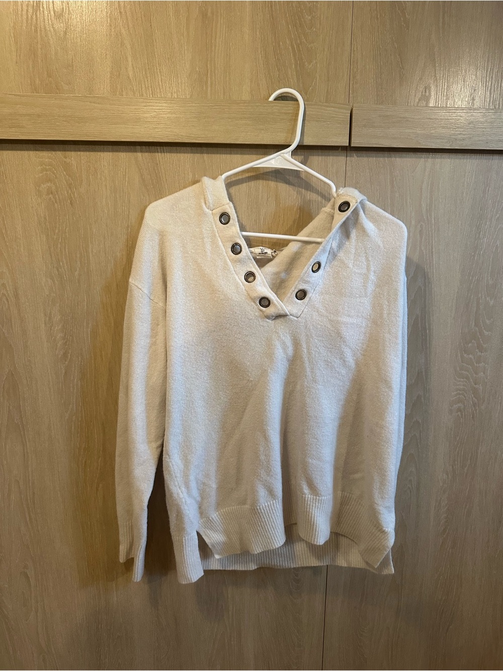 Women's Cream V-Neck Grommet Detail Sweater